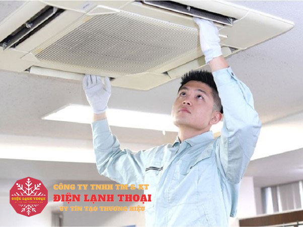 Máy lạnh âm trần bị chảy nước do tụt gas